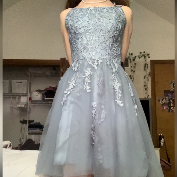 I bought this and then my style changed before I could wear it 😅 - Picture 3 of 4